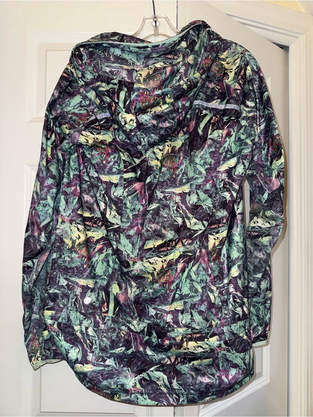 lululemon athletica Printed Hooded Lightweight Jacket - Picture 5 of 7